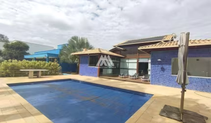 Vendo casa em Itaúna em condomínio fechado com excelente localização!