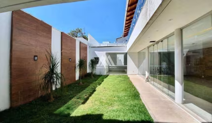 Vendo casa em Itaúna com 3 pavimentos em excelente localização!
