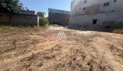 Vendo lote em Itaúna com ótima localização próximo ao centro!