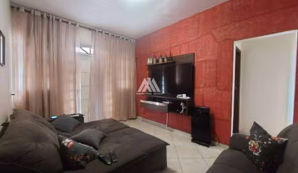 Vendo casa de dois pavimentos em Itaúna em excelente localização!
