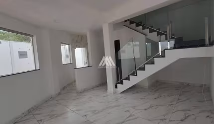 Vendo casa de dois pavimentos em Itaúna em excelente localização!