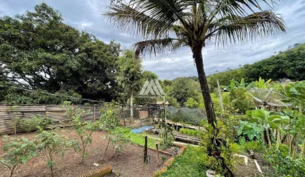 Vendo sítio em Itaúna em área rural com excelente localização!
