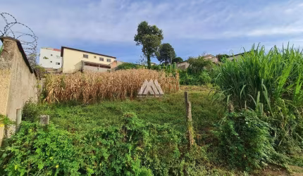 Vendo lote em Itaúna com ótima localização!