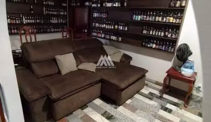 Vendo casa em Itaúna com 03 quartos e área gourmet em ótima localização