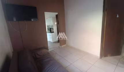 Vendo casa em Itaúna em excelente localização!