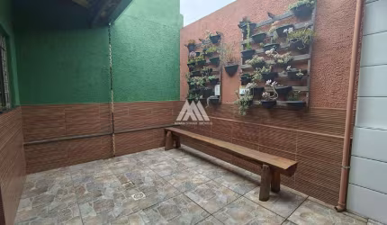 Vendo casa em Itaúna em excelente localização!