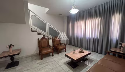 Vendo casa em Itaúna com área gourmet, piscina e sauna em ótima localização