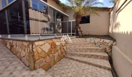Vendo casa em Itaúna com área gourmet e piscina em ótima localização