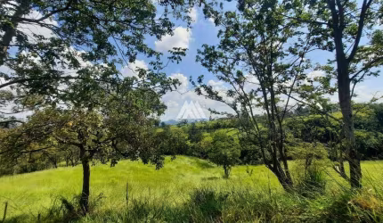Vendo lote em Itaúna com ótima localização!