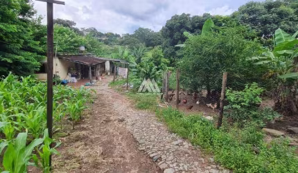 Alugo chácara em Itaúna próxima a região central!