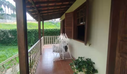 Vendo casa em Itaúna em excelente localização!