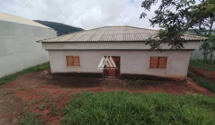 Vendo chácara em Itatiaiuçu de 1000m² com 03 quartos excelente localização.