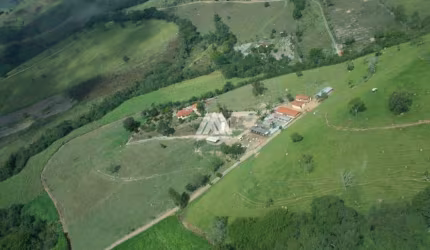 Vendo fazenda em Itatiaiuçu de 57 hectares com excelente localização.