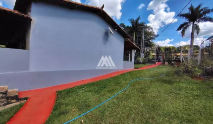Vendo sitio em Itatiaiuçu de 4.000m² com 02 casas com excelente localização.