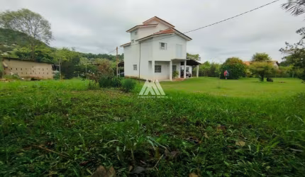 Vendo chácara em Condomínio Fechado com Segurança e Tranquilidade de 3000m² excelente localização.