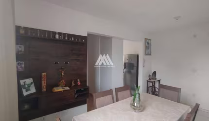 Vendo apartamento em Itaúna com 02 quartos com excelente localização.