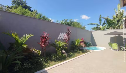 Vendo casa com 03 quartos com uma excelente localização.