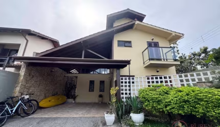 Sobrado com 4 dormitórios à venda, 220 m² por R$ 1.600.000 - Centro - Bertioga/SP