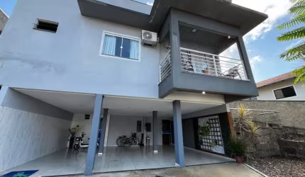 Casa com 3 quartos à venda em Das Capitais, Timbó , 182 m2 por R$ 1.200.000