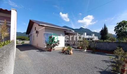 Casa com 3 quartos à venda no Warnow, Indaial  por R$ 339.900