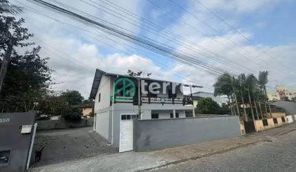 Casa com 6 quartos para alugar no Carijós, Indaial , 260 m2 por R$ 3.400