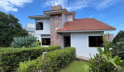 Casa no Bosque das Mansões com 4 dormitórios com 480 m²e terreno com 1.340 m²  -  - São José/SC