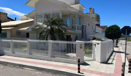 Casa alto padrão maravilhosa no bairro Pagani - Palhoça SC.