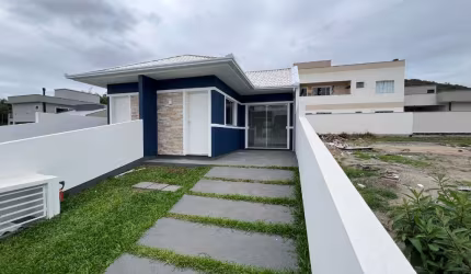 Casa térrea 02 dormitórios no loteamento Lisboa III São José em Forquilhas