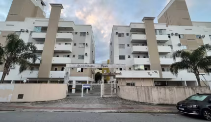Apartamento com 2 dormitórios sacada e elevador à venda, 70 m² por R$ 324.000,00 - Real Parque - São José/SC