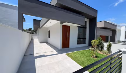 Casa semi mobiliada, muito bem localizada à venda em São José/SC