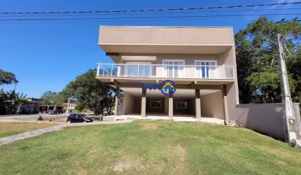 Sobrado com Dois Terrenos no Atami
