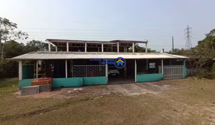 Residência e Comércio na Rodovia das Praias