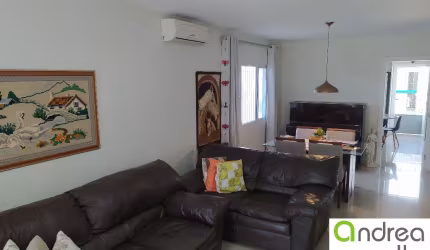 11654- Ampla Casa com 4 dormitórios – Centro – Biguaçu