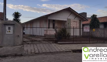 Ampla Casa Mista no bairro Vila Moema – Tubarão – SC