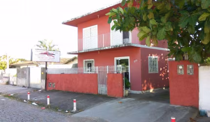 Casa para venda. Com 228 metros quadrados e 5 quartos em Jardim Eldorado - Palhoça - SC.