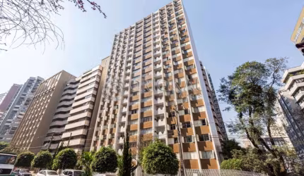 Apartamento amplo, 04 quartos,  no coração do Batel, com duas vagas de garagem.