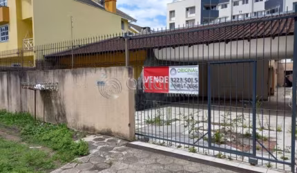 CASA COMERCIAL PARA LOCAÇÃO.