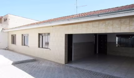 CASA EM ALVENARIA COM 03 DORMITÓRIOS PARA LOCAÇÃO
