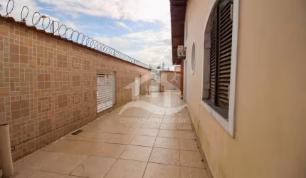 Casa Térrea para alugar , 3 quarto(s),  sendo 1 suíte(s)  no bairro Jardim Imperador, 780 metros da praia, Peruíbe-SP