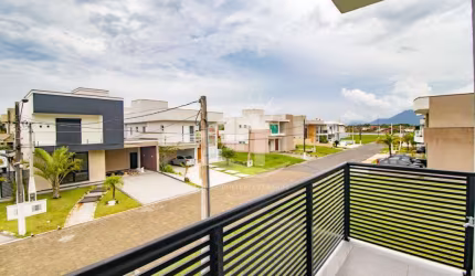 Casa Assobradada à venda , 4 quarto(s),  sendo 3 suíte(s)  no bairro Bougainville Residencial IV, 1000 metros da praia, Peruíbe-SP