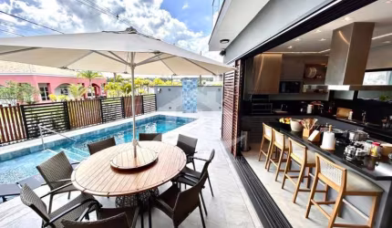 Casa Sobrado à venda com piscina, 5 quarto(s),  sendo 5 suíte(s)  no bairro Bougainville Residencial IV, 1000 metros da praia, Peruíbe-SP