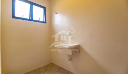 Casa Térrea com piscina à venda com piscina, 3 quarto(s),  sendo 1 suíte(s)  no bairro Jardim Imperador, 900 metros da praia, Peruíbe-SP