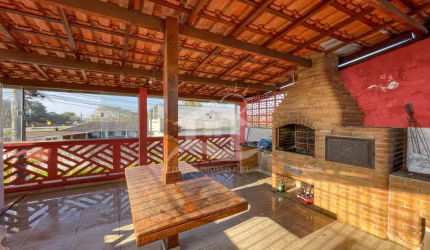 Casa Assobradada à venda , 4 quarto(s),  sendo 1 suíte(s)  no bairro Jardim Somar, 3000 metros da praia, Peruíbe-SP