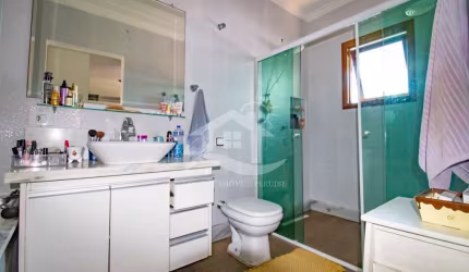 Casa Sobrado à venda com piscina, 4 quarto(s),  sendo 4 suíte(s)  no bairro Bougainville Residencial IV, 2 metros da praia, Peruíbe-SP