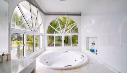 Casa Térrea com piscina à venda com piscina, 6 quarto(s),  sendo 6 suíte(s)  no bairro Bougainville Residencial I, 0 metros da praia, Peruíbe-SP