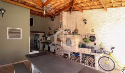 Casa Térrea à venda com piscina, 3 quarto(s),  sendo 1 suíte(s)  no bairro Maria Helena Novaes, 800 metros da praia, Peruíbe-SP