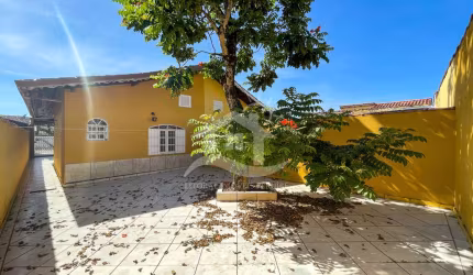 Casa Térrea à venda , 2 quarto(s),  sendo 1 suíte(s)  no bairro Stella Maris, 800 metros da praia, Peruíbe-SP