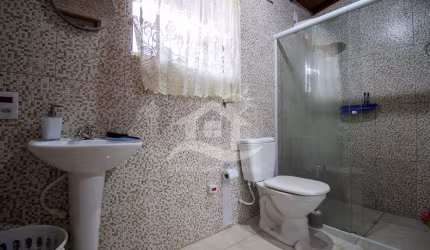 Casa Assobradada à venda com piscina, 3 quarto(s),  sendo 1 suíte(s)  no bairro Centro, 800 metros da praia, Peruíbe-SP