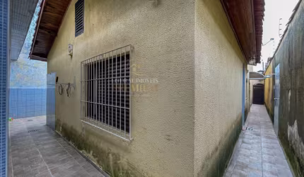 Casa Sobrado à venda com piscina, 4 quarto(s),  sendo 2 suíte(s)  no bairro Três Marias, 750 metros da praia, Peruíbe-SP
