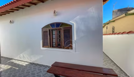 Casa Térrea à venda , 3 quarto(s),  sendo 1 suíte(s)  no bairro Três Marias, 600 metros da praia, Peruíbe-SP